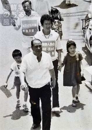 「南朝鮮民主化支援」のデモ