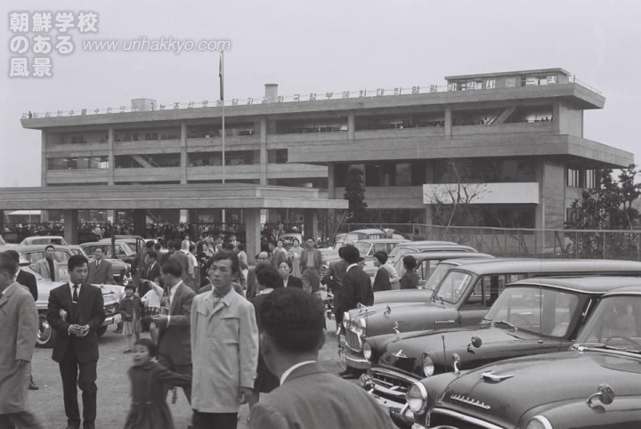 建築中の朝鮮大学新学舎